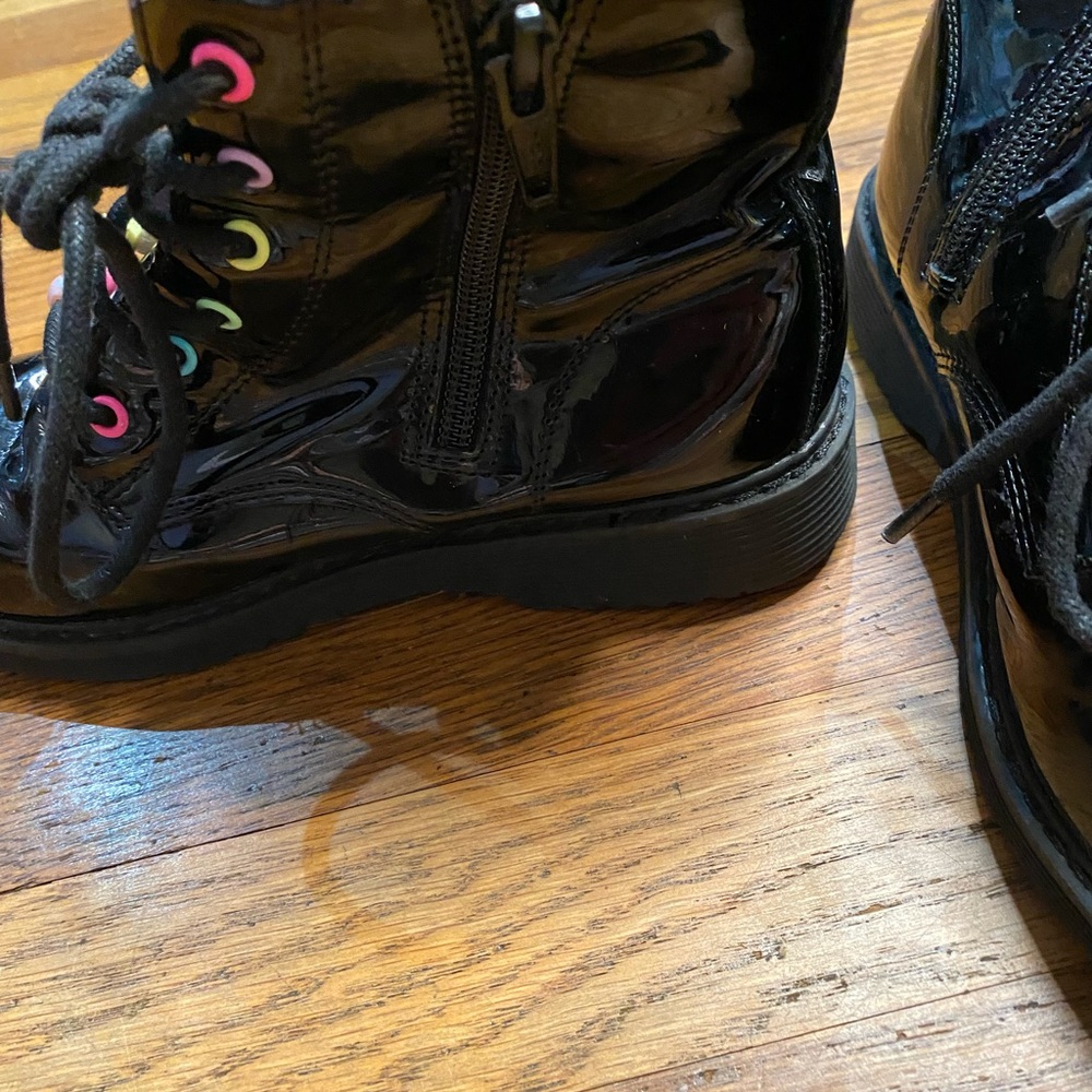 The Children’s Place Black Patent Lace-Up Combat Boots Girls Size 1 - Picture 5 of 7
